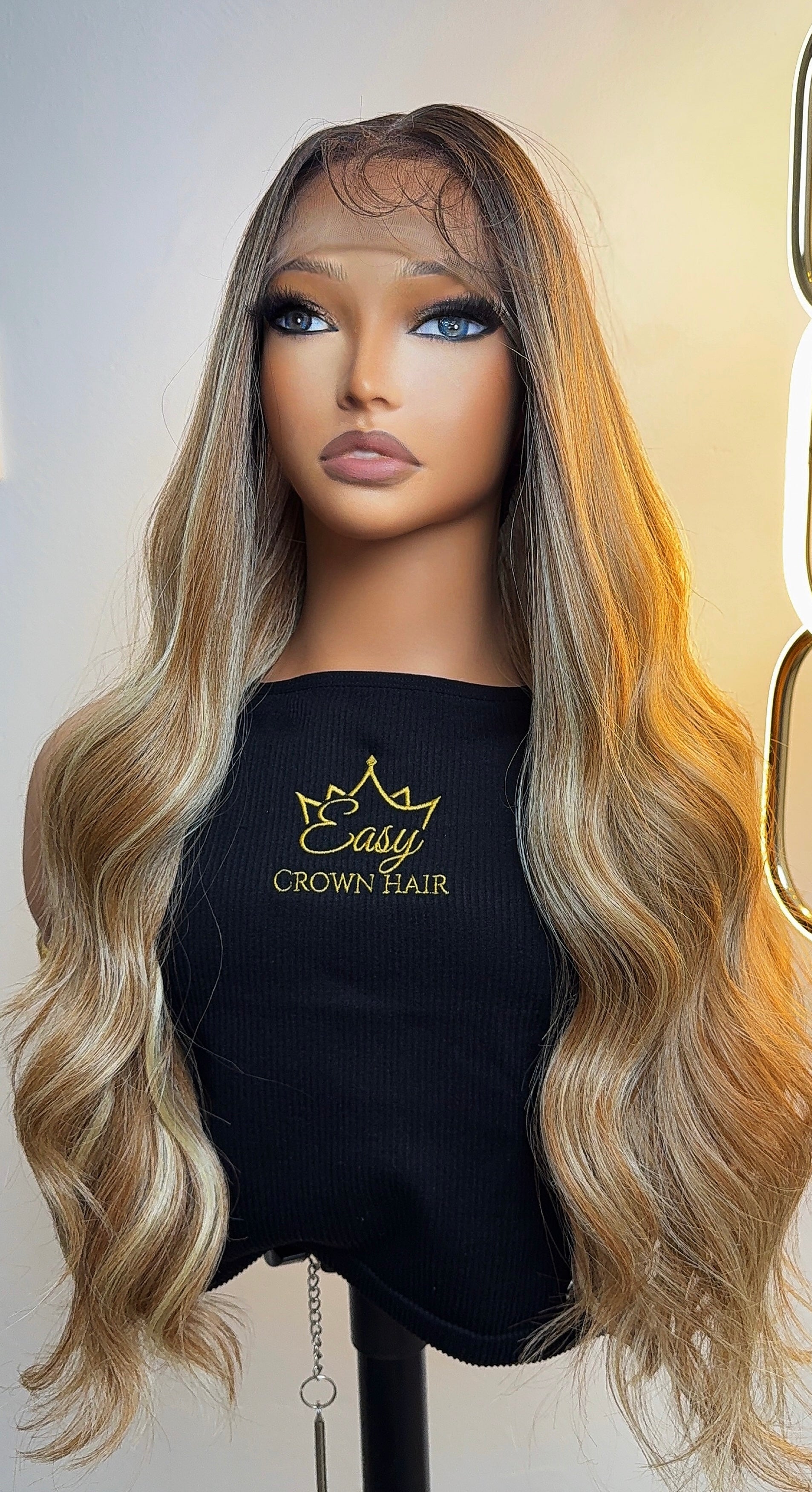 Dark Root Blonde 
 Tatiana